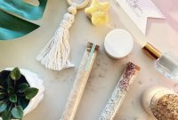 Handmade Natural Gifts: DIY Crafts, Recipes & Printables
