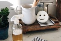 Smiling Sponge and Soap Dispenser Sets for a Cheerful Kitchen