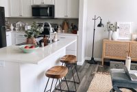 Courtney’s 500 Sq Ft Apartment Tour & Stylish Small-Space Update