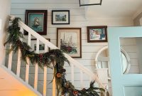 Make Christmas Garland Look Full and Festive + 25 Creative Ideas