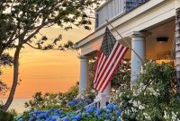 Patriotic Memorial Day Weekend: Sunday Strolls and Porch Decor