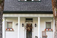 5 Charming Fall Porches for Cozy Weekend Strolls and Scrolls
