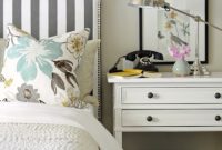 How to Layer Bedding for Cozy, Stylish Bedrooms (9 Ideas)
