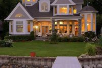 Weekend Getaway: Stunning Lake House Escape