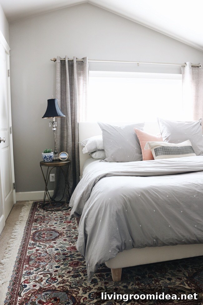 Inside a Stylish Seattle Townhouse: Photo Tour & Design Ideas 11 Townhouse Decorating - Master Bedroom Design