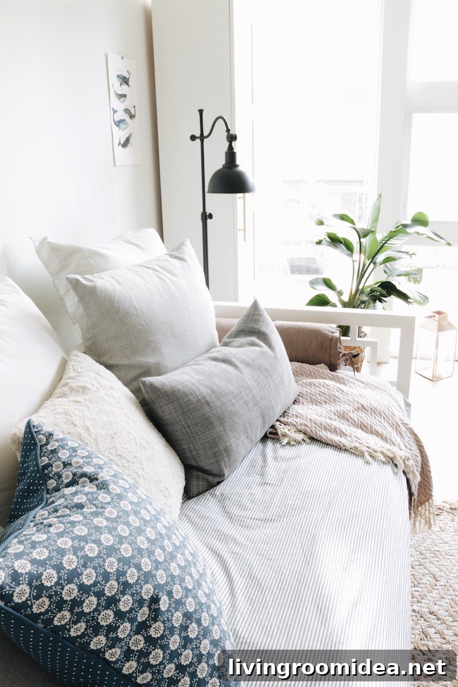 Daybed as Sofa - Small Apartment 