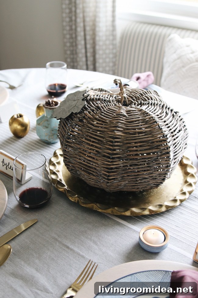 Fall Dining Room - Farmhouse Holiday Tour Dining Room - 
