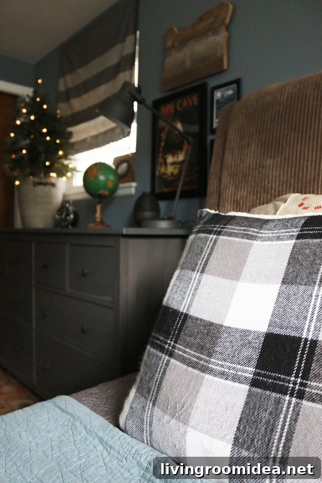Christmas Home Tour 2017: Festive Room-by-Room Decorating Ideas 36 img 108999 35