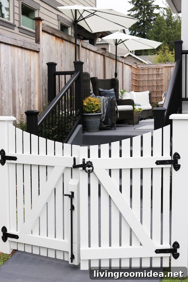 White picked double gate with black hardware, Black Trex Railings