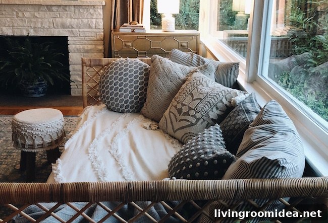 Cozy Tassels, Textures & Trims: Stylish Home Accent Ideas 3 img 113325 2