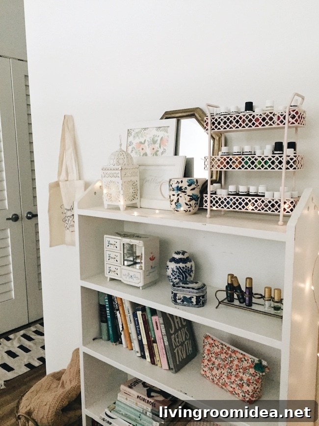 Inside Courtney’s Seattle Studio: Stylish Small-Apartment Tour 16 img 114598 15