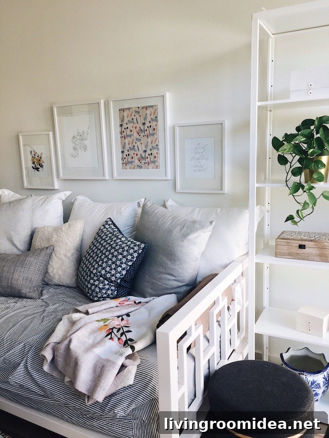Inside Courtney’s Seattle Studio: Stylish Small-Apartment Tour 26 img 114598 25