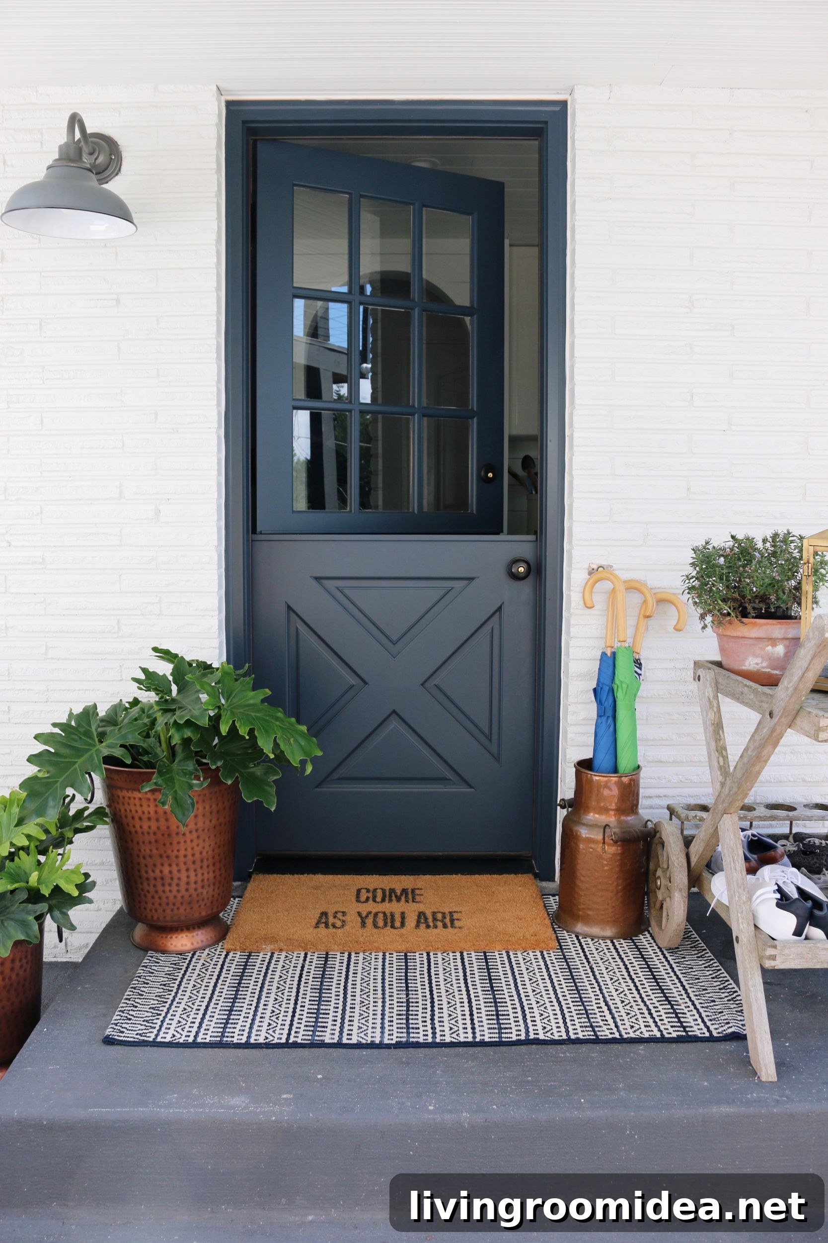 Spring Porch Decorating Ideas: Fresh Ways to Update Your Entryway 2 img 116483 1 1