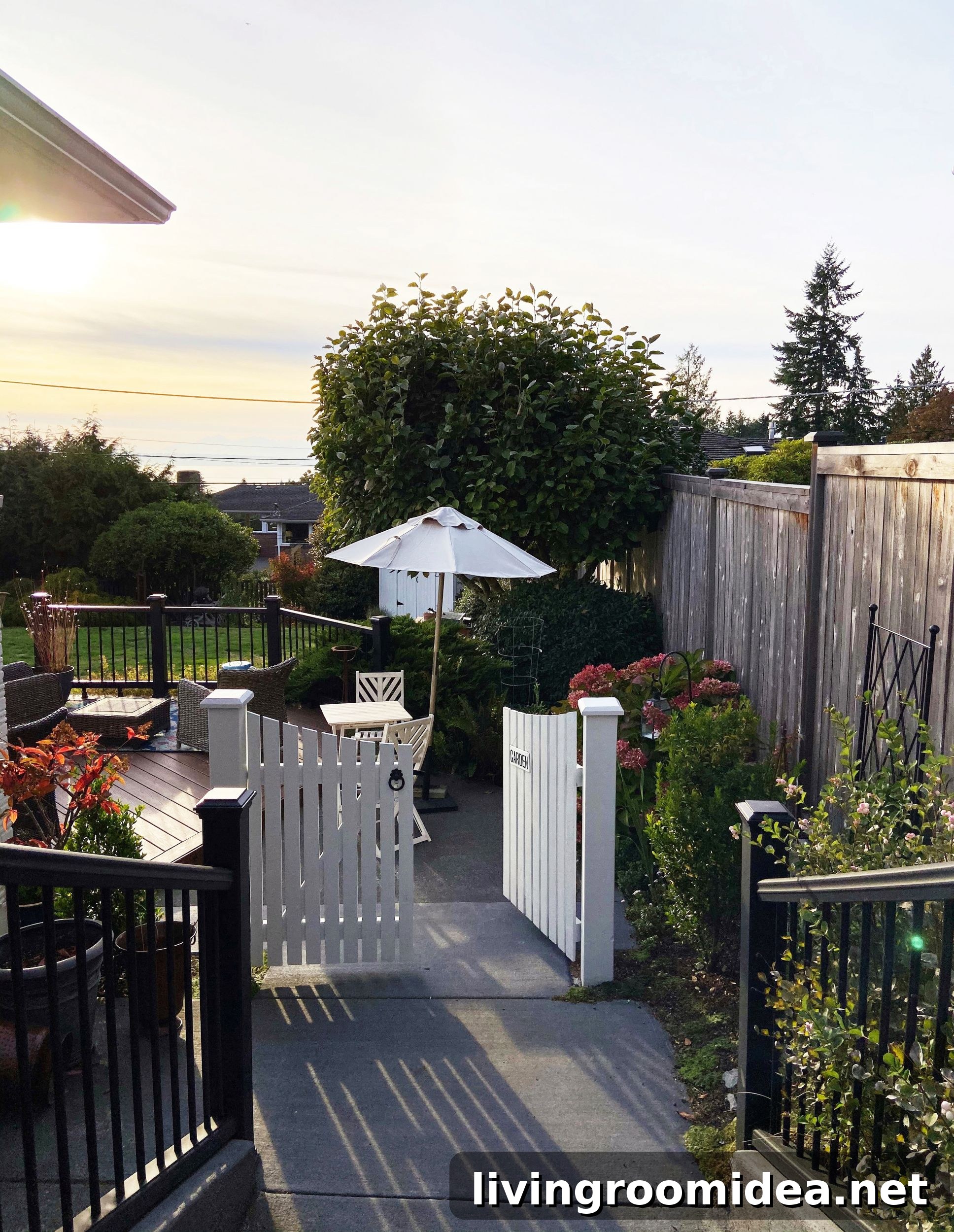Autumn garden + White picket gates