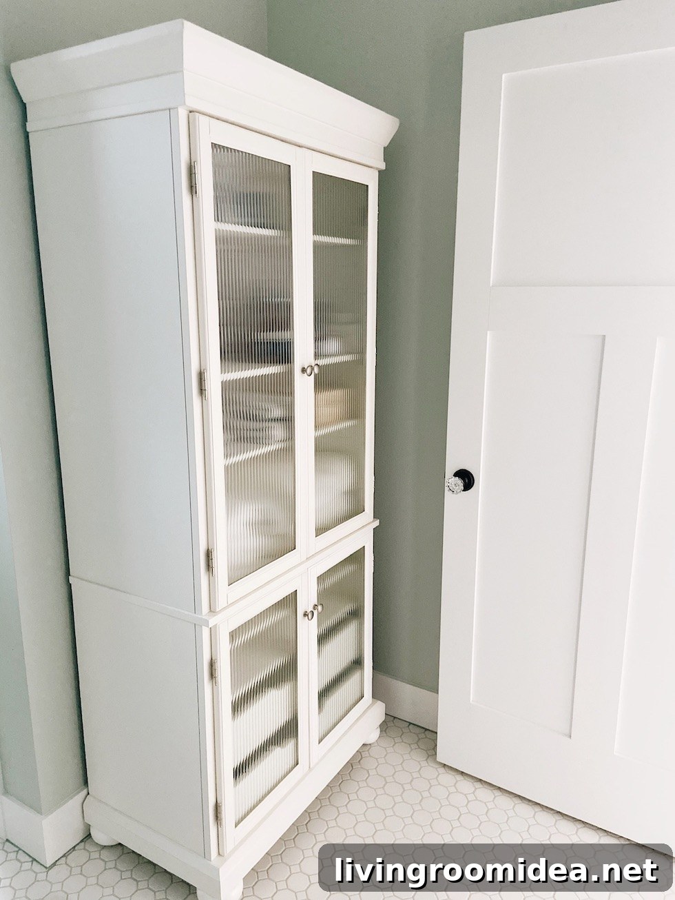 Master bathroom paint color Benjamin Moore Crystalline 