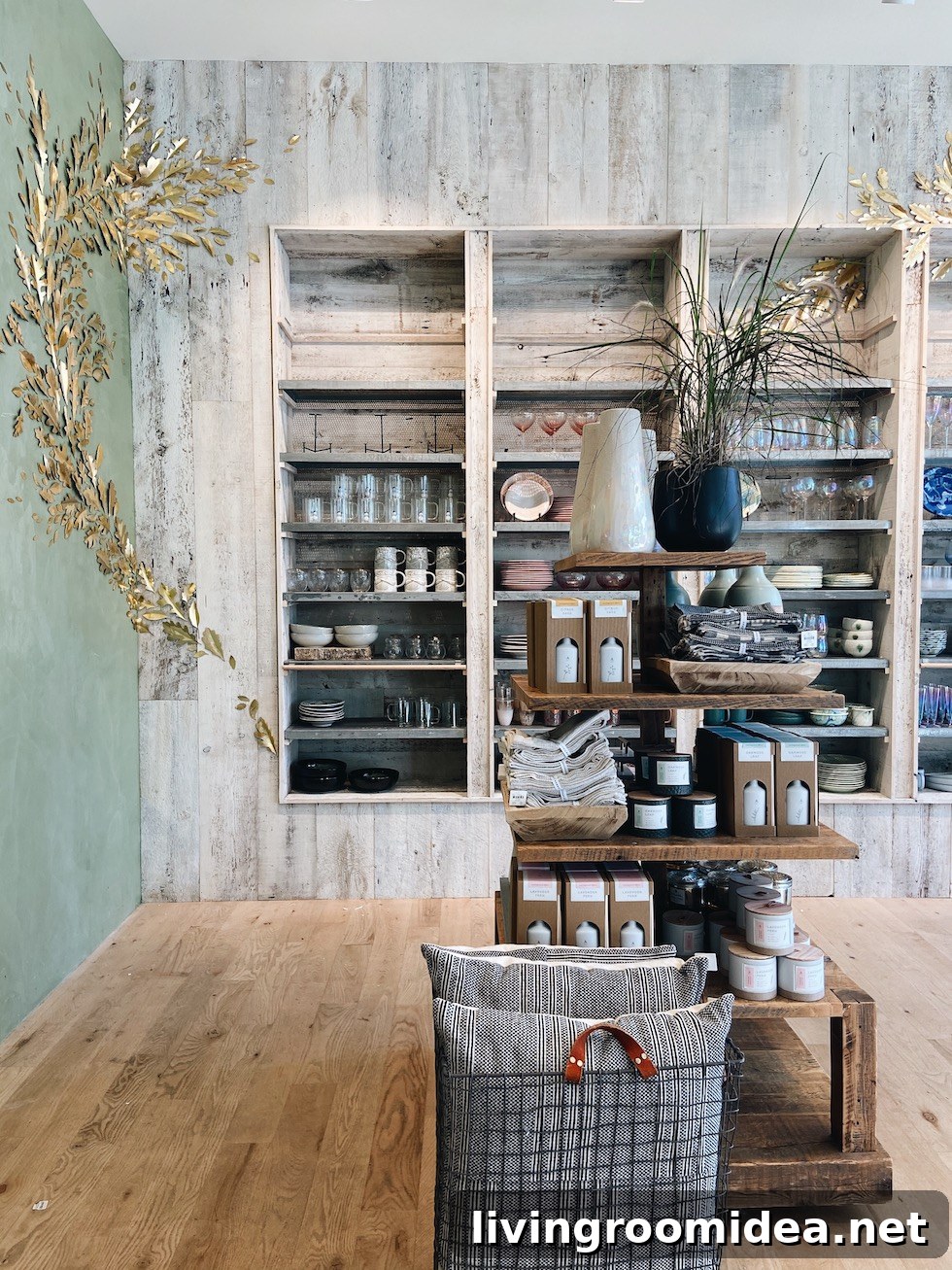 Join Me for a Relaxed Window Shopping Tour 3 img 128975 2