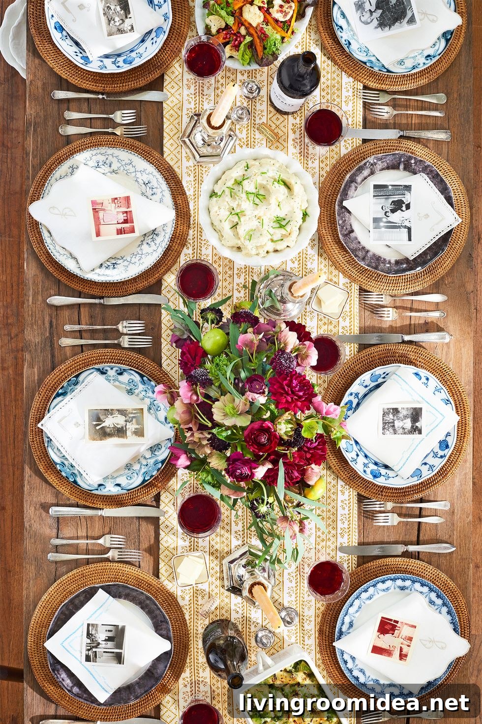 Charming Thanksgiving Table Decor Ideas for a Memorable Meal 2 Thanksgiving table with vintage photos
