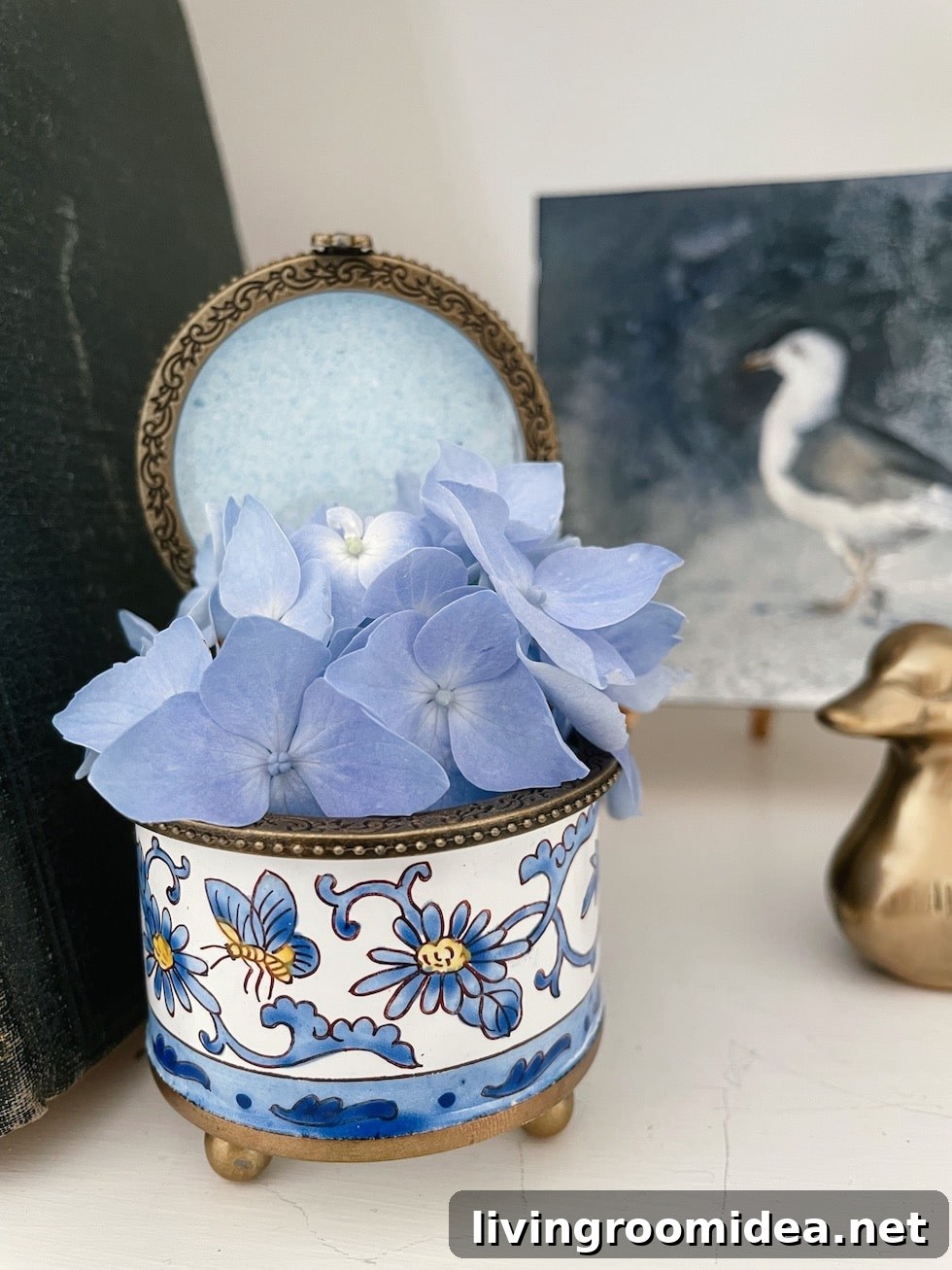 Charming Tiny Bouquets for Small Repurposed Vases 3 img 136276 2 1