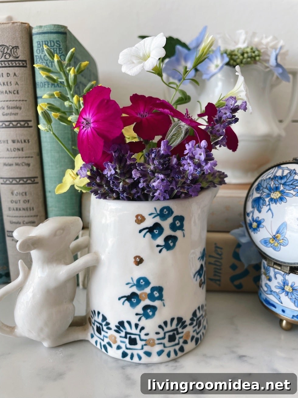 Creamers with small bouquets
