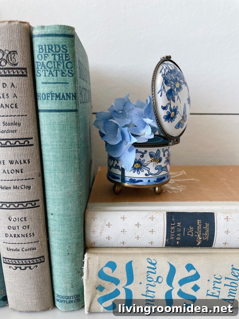 Charming Tiny Bouquets for Small Repurposed Vases 6 tiny bouquets in small vases