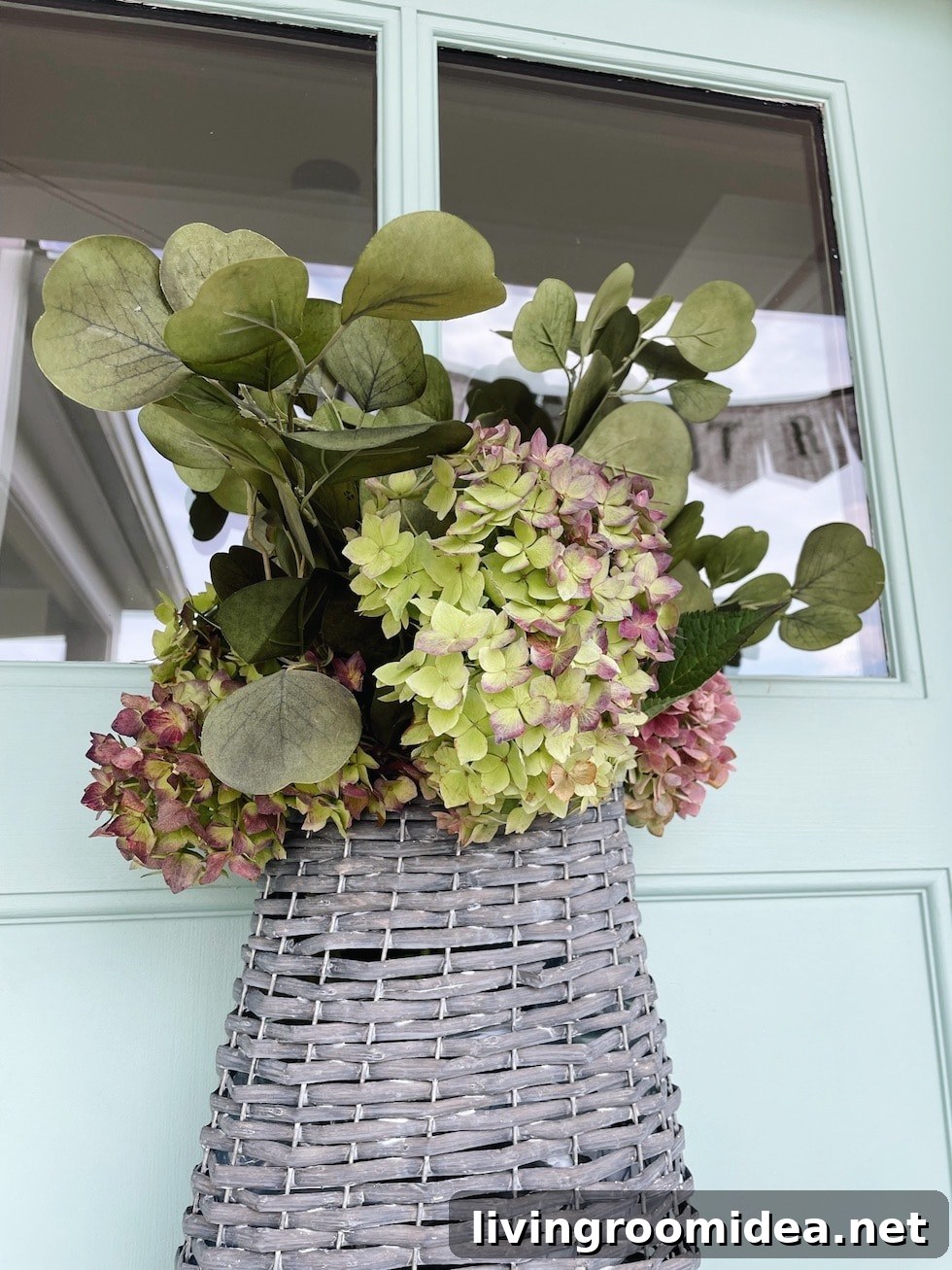Small-Space Halloween Porch Ideas and Seasonal Decorating Tips 8 img 138380 7