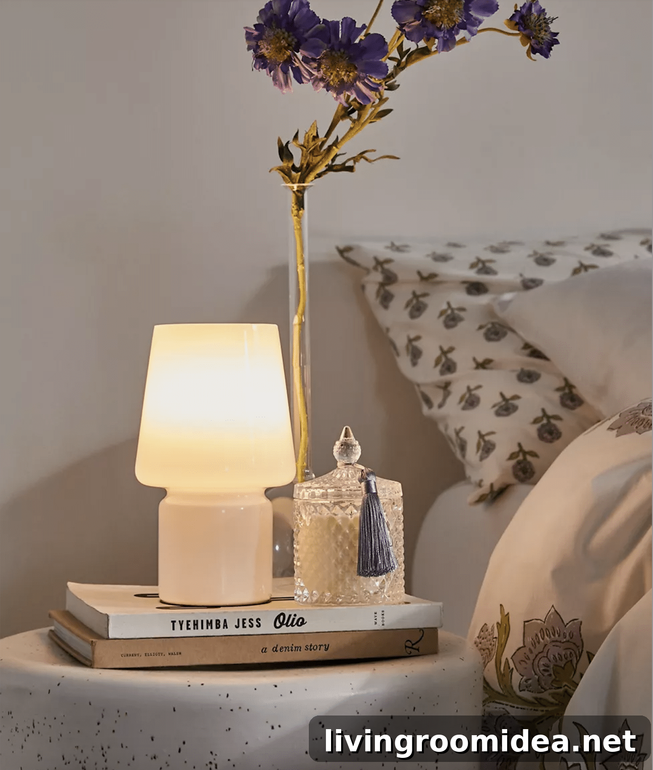 Mini Table Lamps and Accent Lighting Ideas for Cozy Rooms 16 Little glass mini accent table lamp