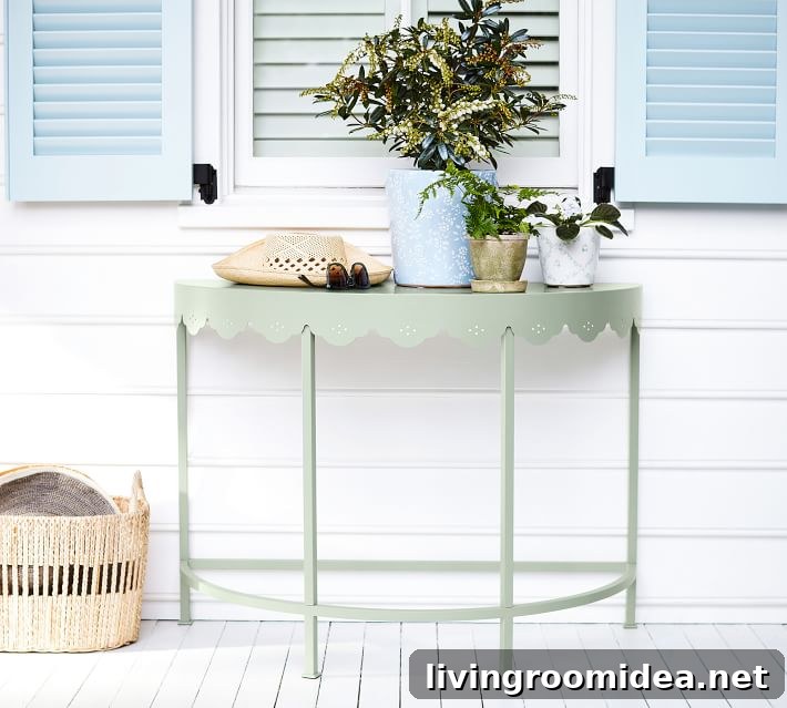 Demilune scalloped etagere