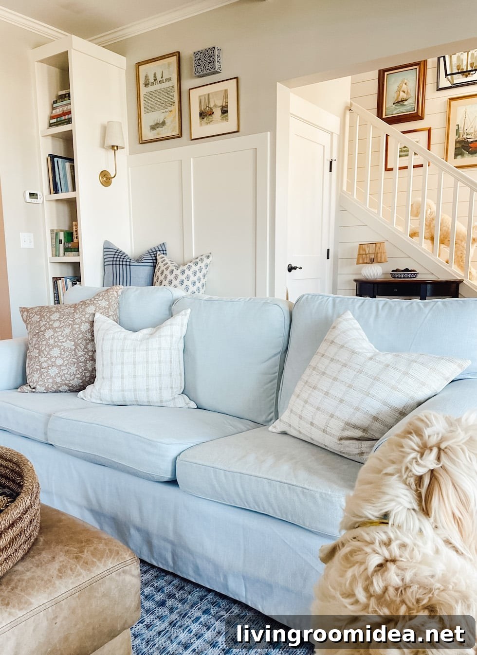 how to pick decorative pillows that go together 