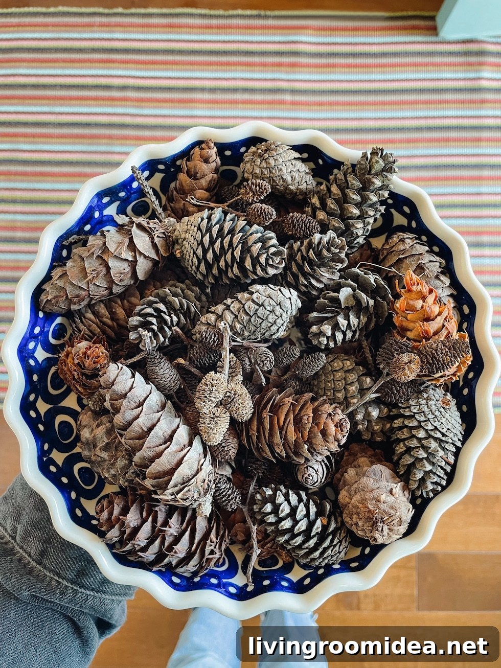 Scented Pinecones DIY: Create Cozy Fall Home Fragrance 3 DIY scented pinecones with non-toxic incredients!