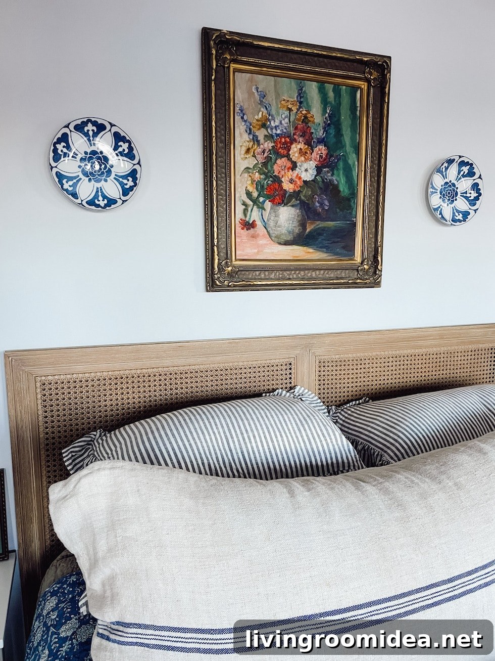 Early Winter Cottage Bedroom Tour with Printable Seasonal Art 12 img 149401 11