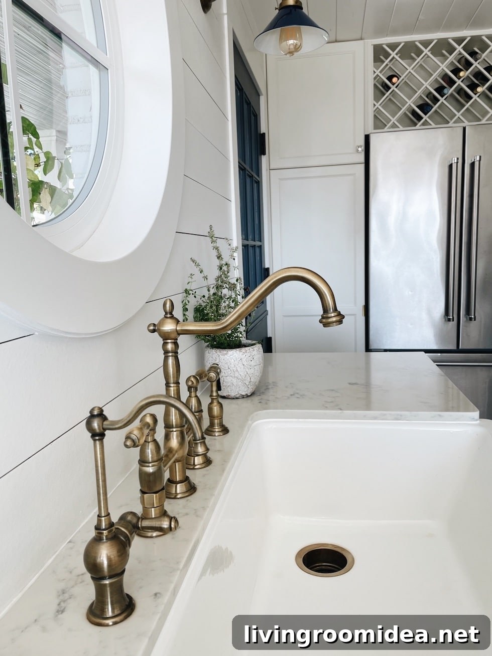 Charming kitchen faucet in antique brass