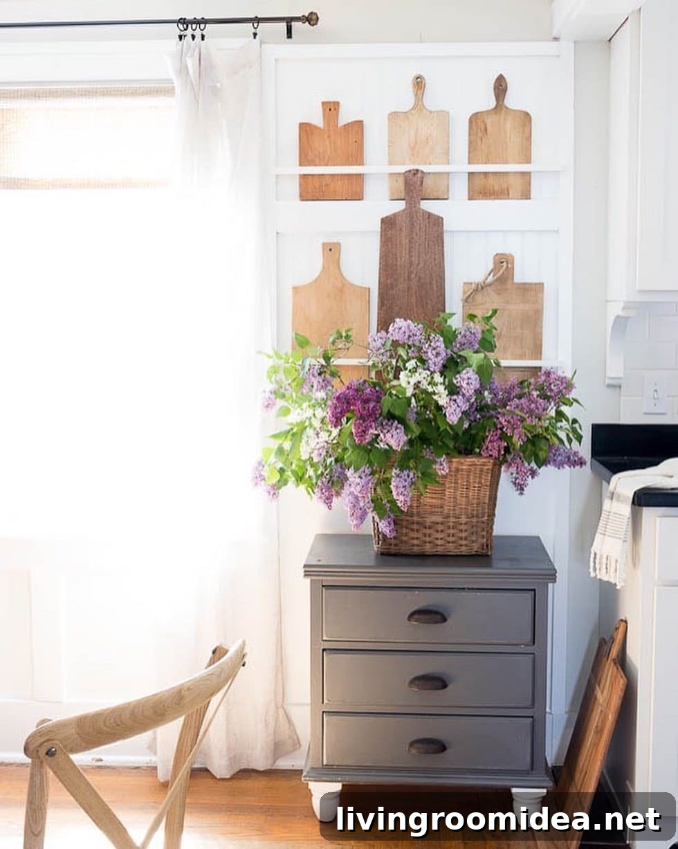 Find inspiration for charming plate racks (and ways to use them) in today's Strolls + Scrolls post!