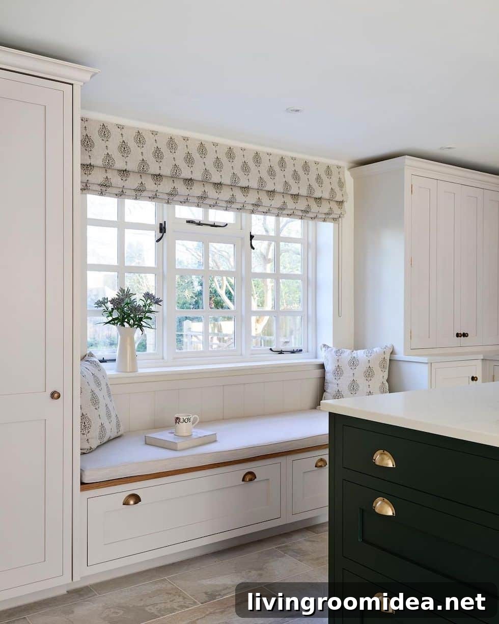 Today's strolls and scrolls post features charming dining banquettes and eating areas! 