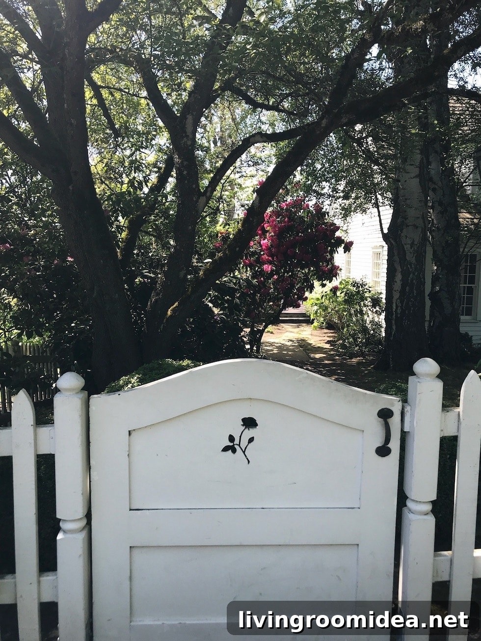 Charming Cottage Gates with Decorative Cutout Designs 3 Cottage gates with cutout design inspiration (photo by Melissa Michaels of The Inspired Room).