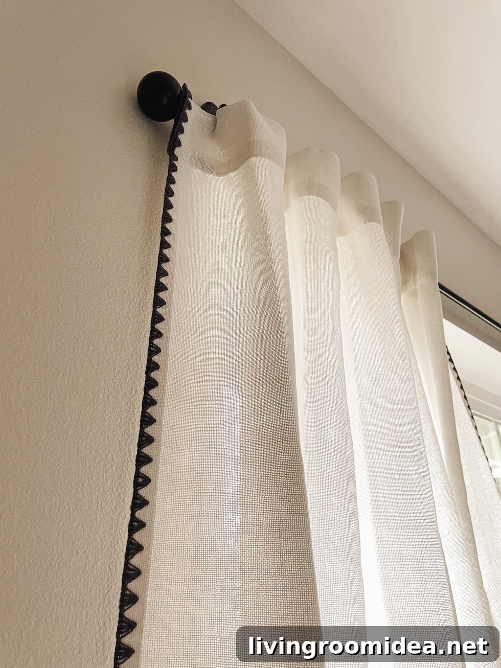 Hang Curtains Without Drilling: Command Hook Guide for Renters 5 How to hang curtains with command hooks, a simple tutorial for renters or when you don't want to put holes in the wall!