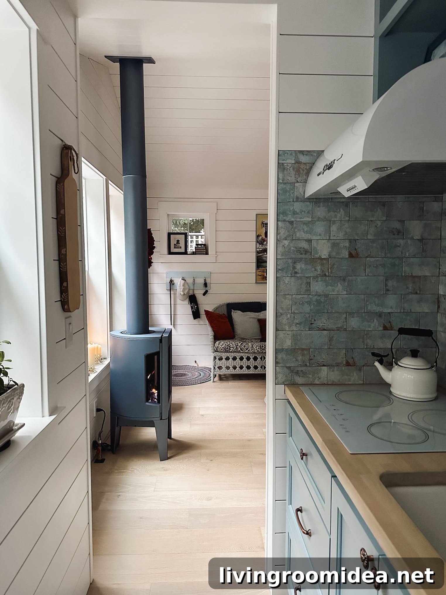 Tiny Cottage kitchenette 