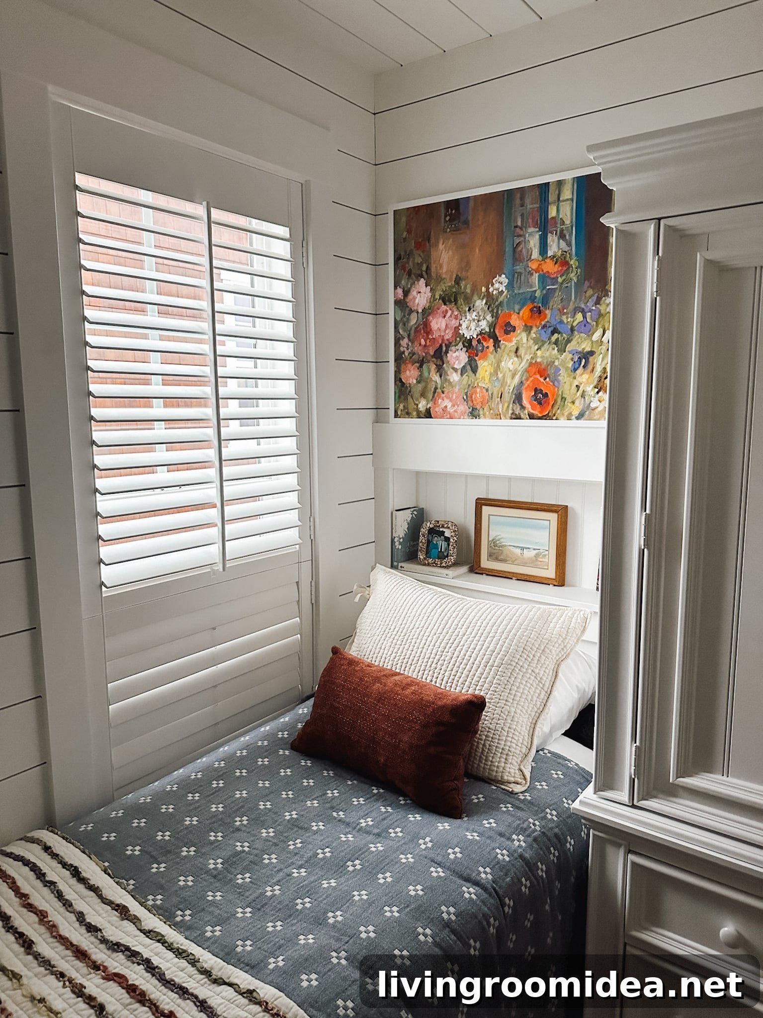 Tiny Cottage Bed Nook