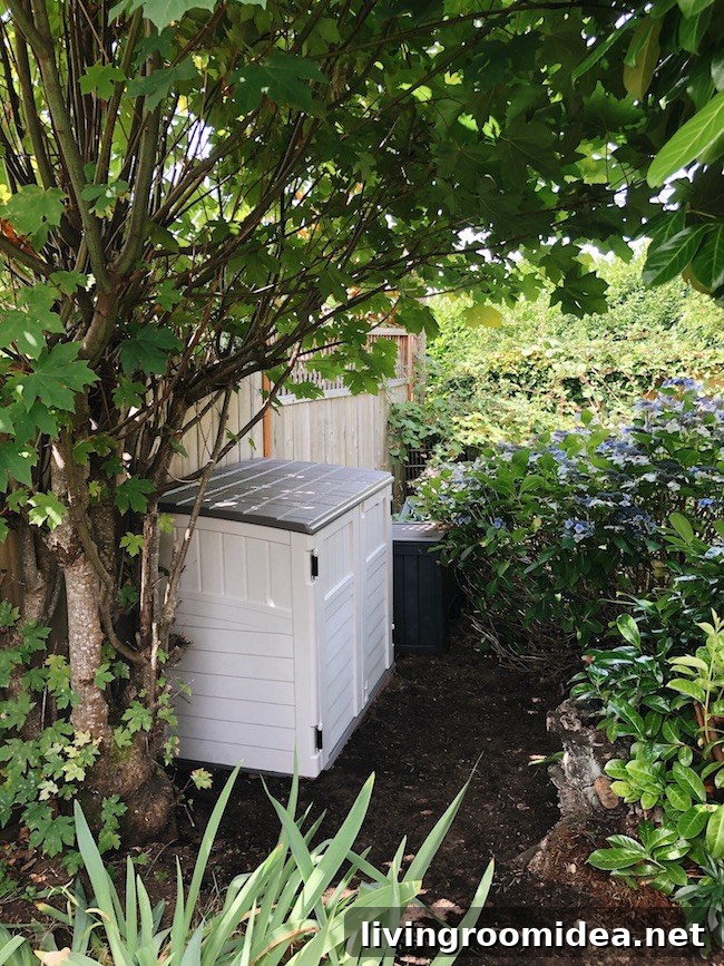 Outdoor storage shed