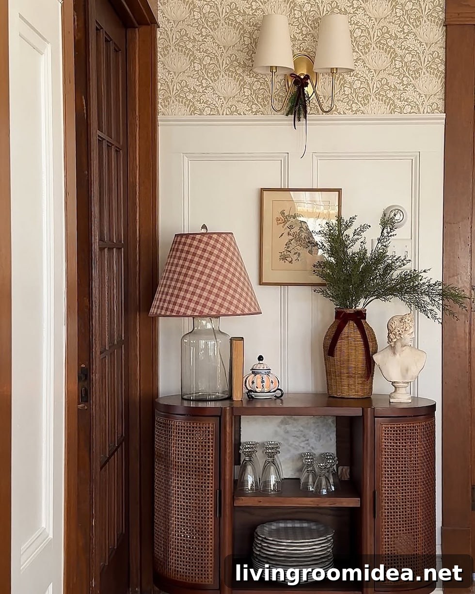 Christmas Decorating in Red: Festive Street Strolls and Scrolls 5 img 173377 4