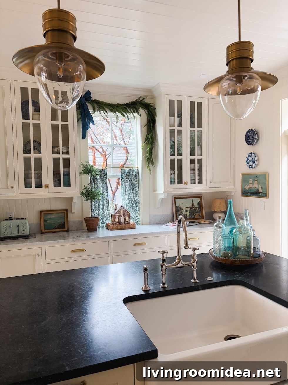 Coastal Cottage Christmas Home Tour 2024: Coastal Holiday Decor Ideas 21 img 173485 26