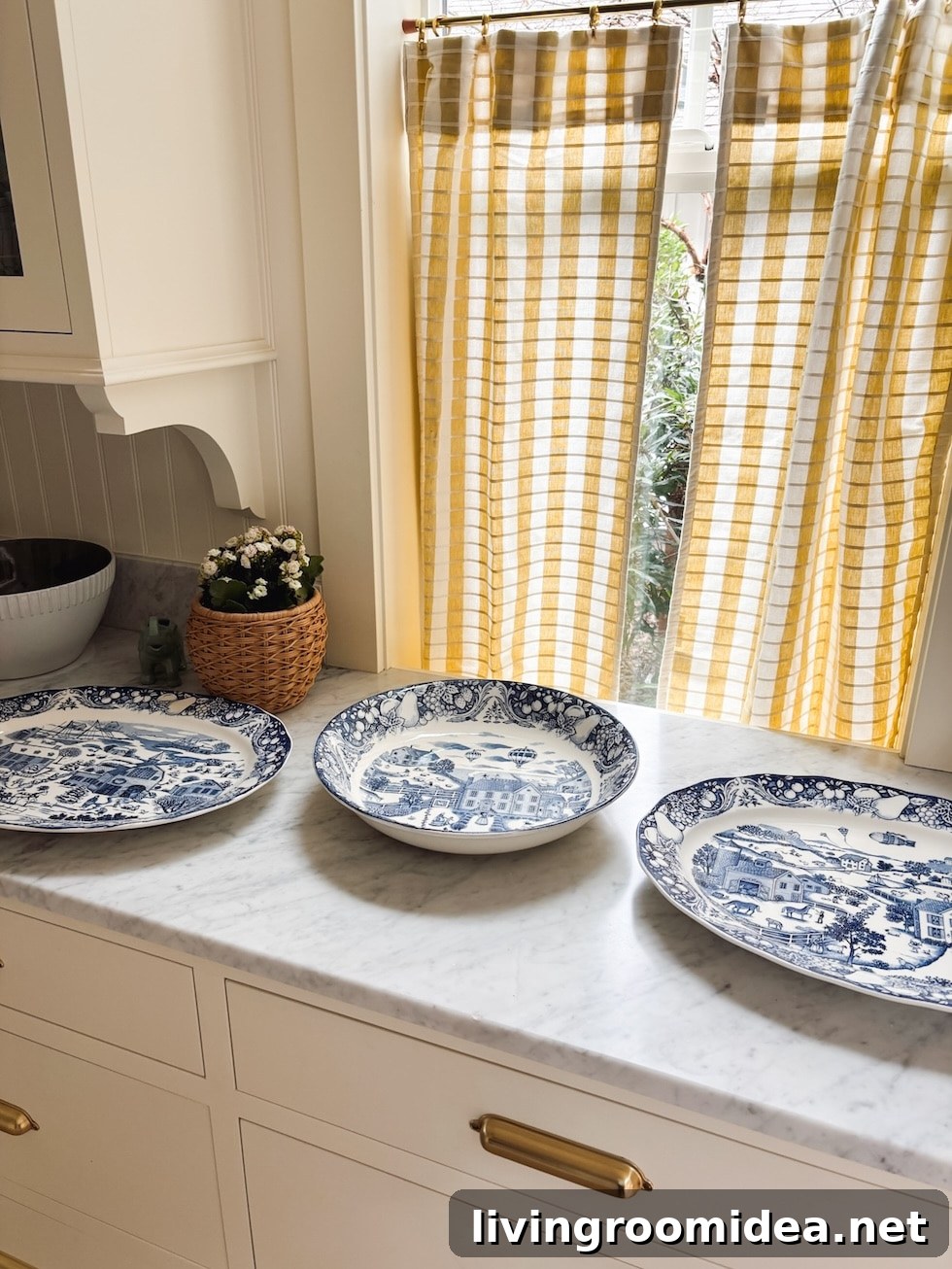 Vintage Blue and White Platters: Care, Styling, and Buying Guide 2 img 176986 1 1