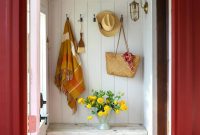 Charming Cottage Mudroom and Entry Ideas for Cozy Country Homes