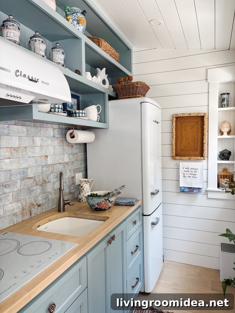Charming 400 Sq Ft Summer Cottage + Smart Small-Space Tips 2 img 178823 1 2