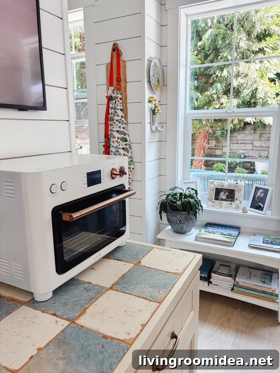 Charming 400 Sq Ft Summer Cottage + Smart Small-Space Tips 13 img 178823 12 2