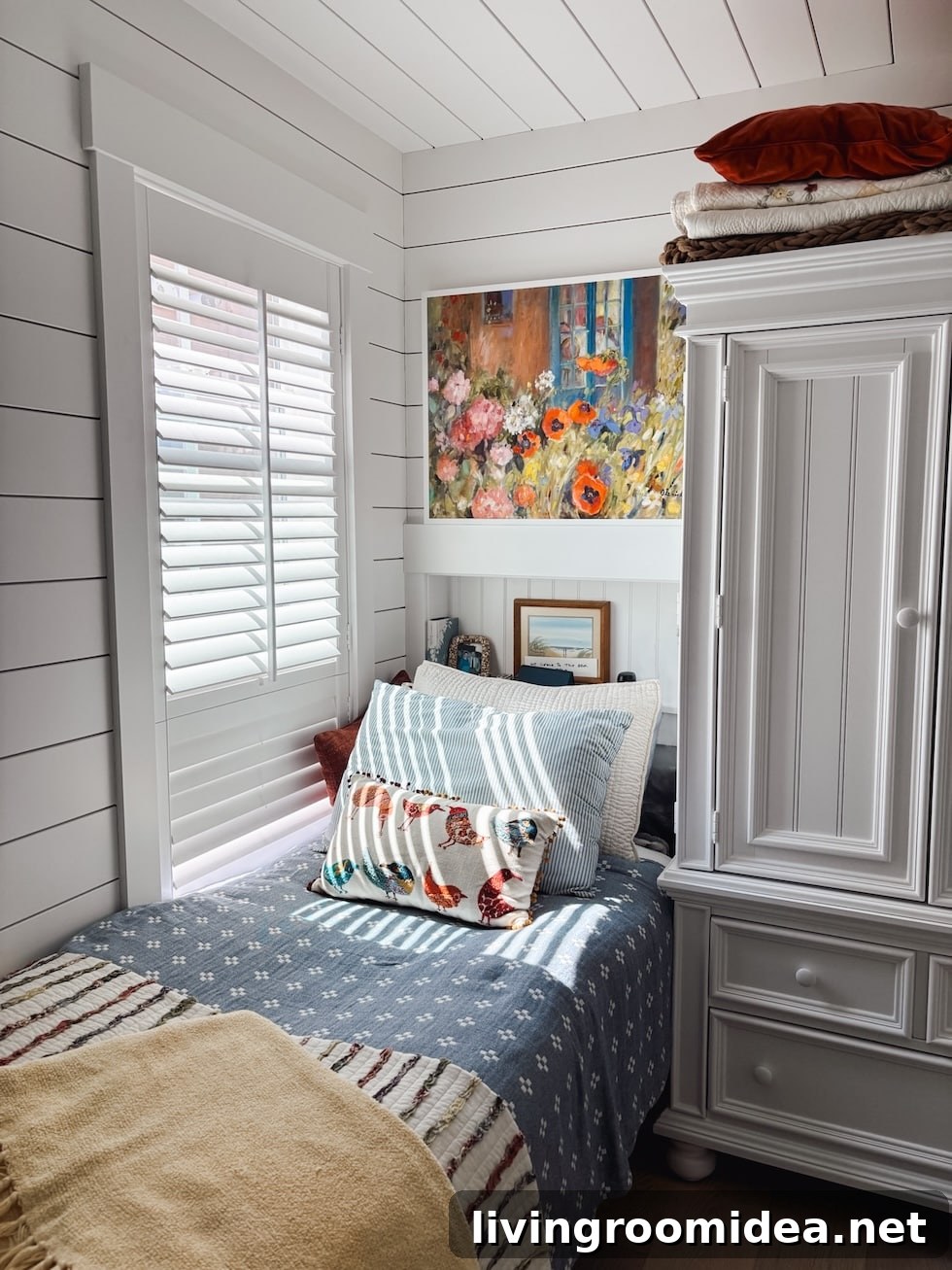 400-Sq-Ft Summer Cottage: Smart Tips for Maximizing Small Spaces 14 img 178823 13