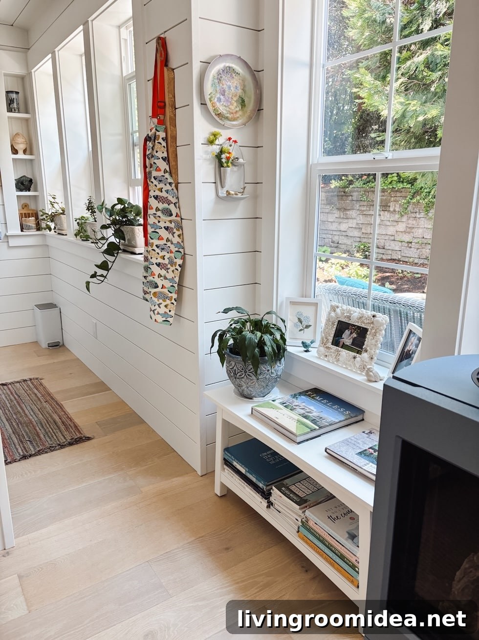 Charming 400 Sq Ft Summer Cottage + Smart Small-Space Tips 10 img 178823 9 2