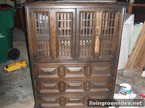 Hutch before makeover