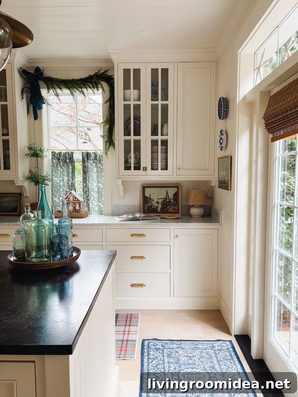 Nancy Meyers Coastal Cottage Christmas: 9+ Festive Decor Ideas 8 img 183517 9