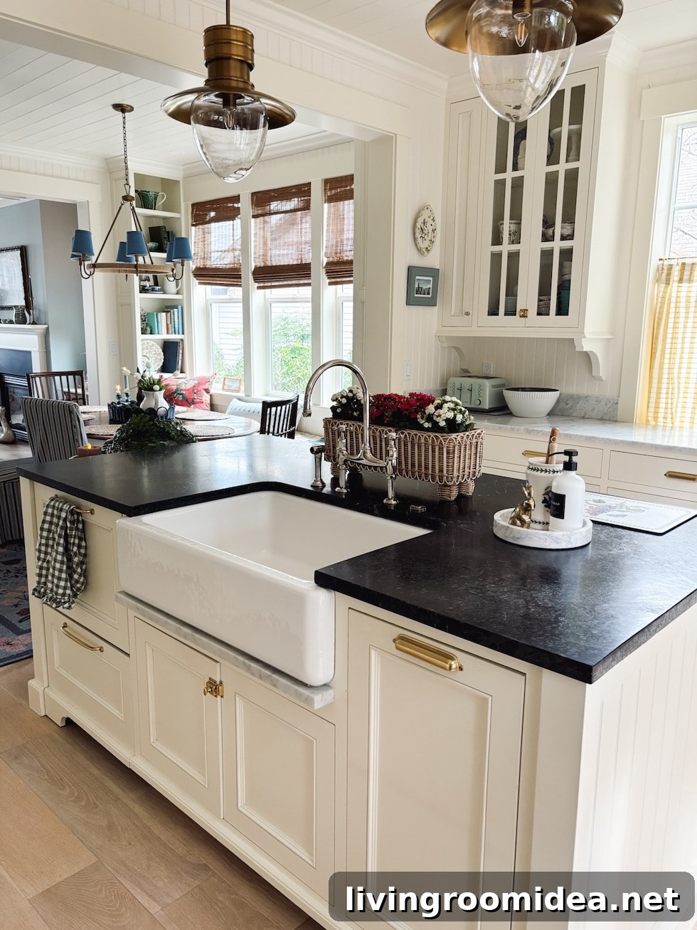 Coastal Cottage Paint Colors: Benjamin Moore & Sherwin-Williams Picks 7 img 188592 6