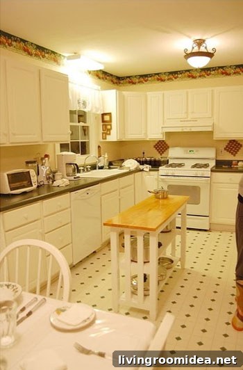 Kitchen before photo 1